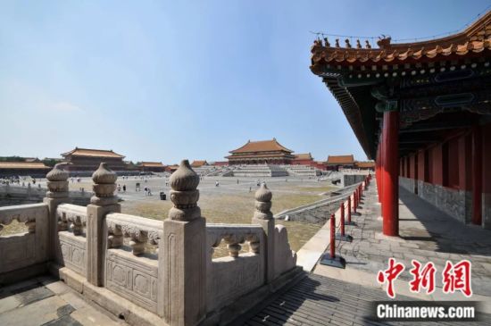 北京故宫的太和殿以及体仁阁和弘义阁。冯军 摄