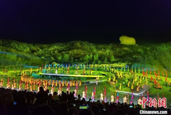 4月20日晚，大型皇家实景演出《鼎盛王朝·康熙大典》演出现场。张桂芹摄